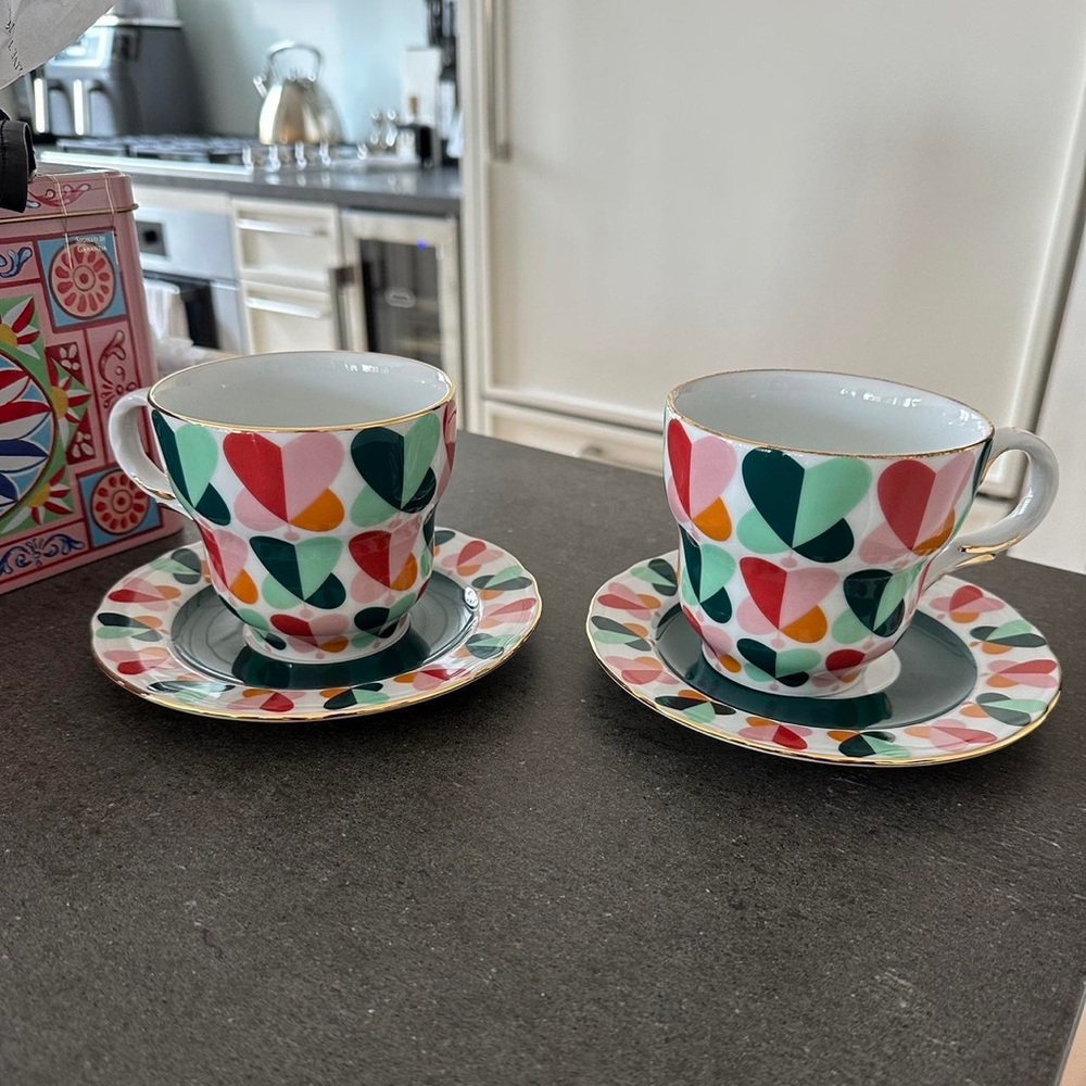 La DoubleJ Coffee & Tea Set
2 sets - Big Mama Cup and Saucer